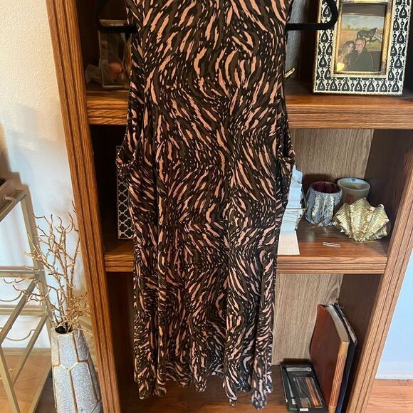 ATHLETA ABSTRACTION BLACK SLEEVELESSSANTORINI THERA DRESS - Picture 5 of 5